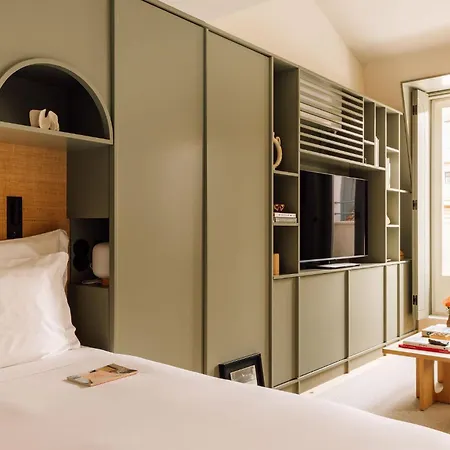 The Verse Aparthotel 4*