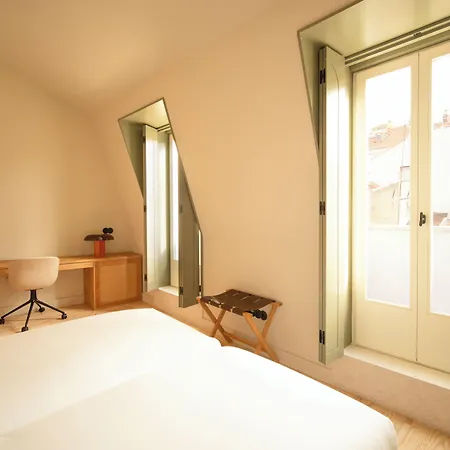 The Verse Aparthotel