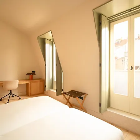 The Verse Aparthotel *